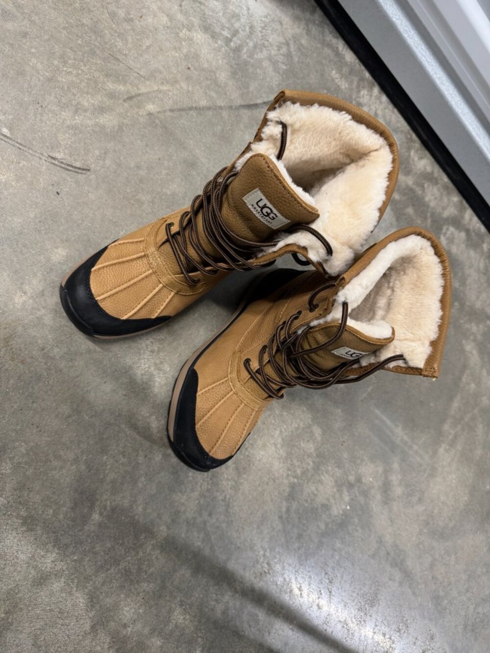 UGG Adirondack III waterproof winter boots in women’s size 9. - Picture 3 of 4